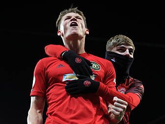 Scott McTominay signs new long...